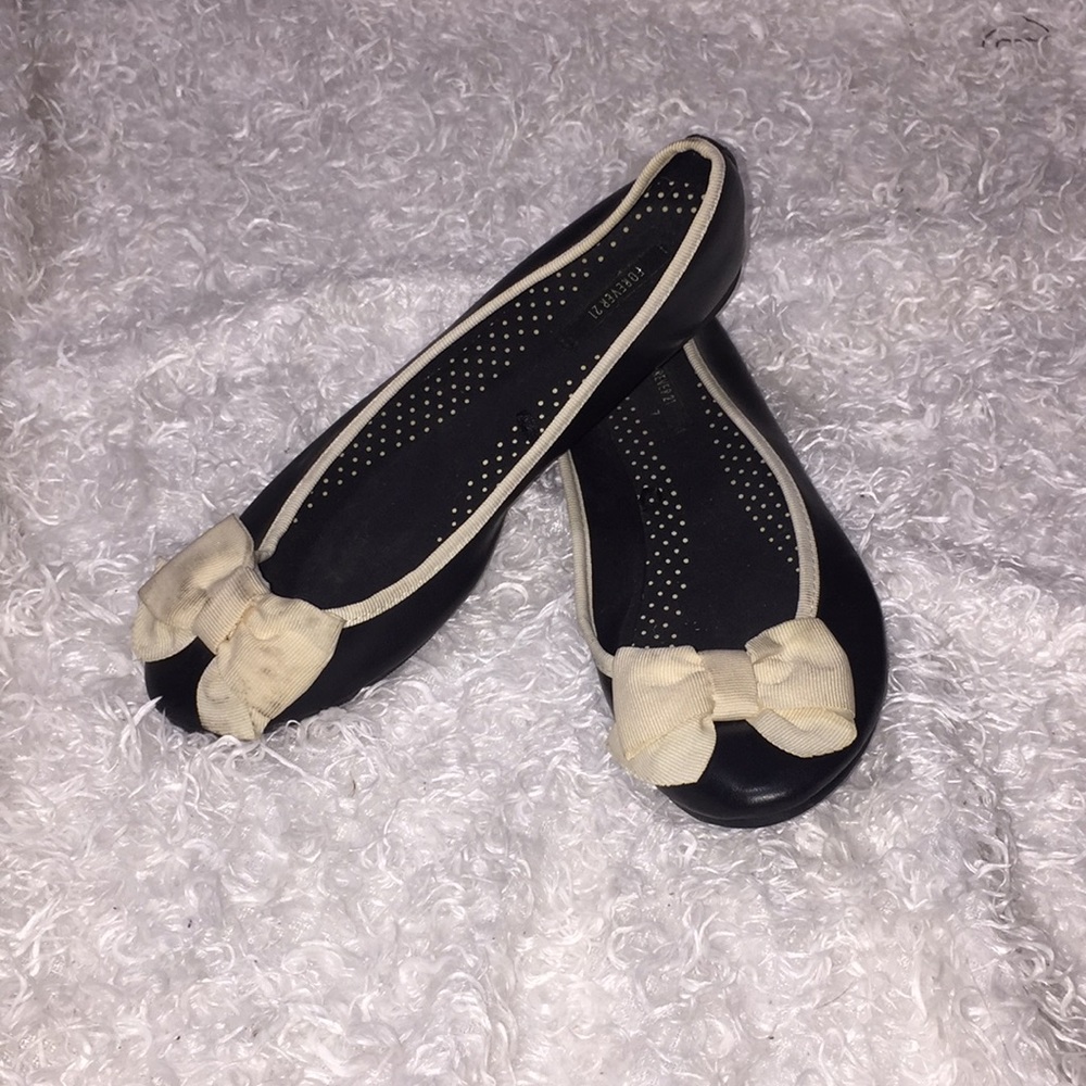 Forever 21 Black and Cream Bow Flats Size 6